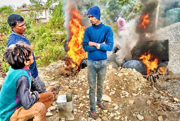 Nepal - Ouvriers du Bitume