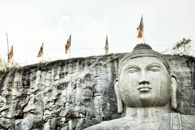 SLK - Buddha sur la falaise